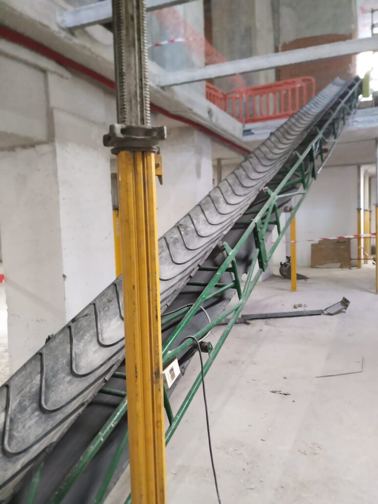 Ventajas de las cintas transportadoras en la construcción